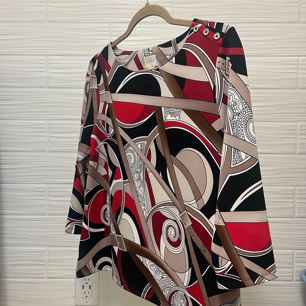 CHICO’s Size 1, Lovely Multicolor Print Top, Rounded Neckline with 3/4 Sleeve